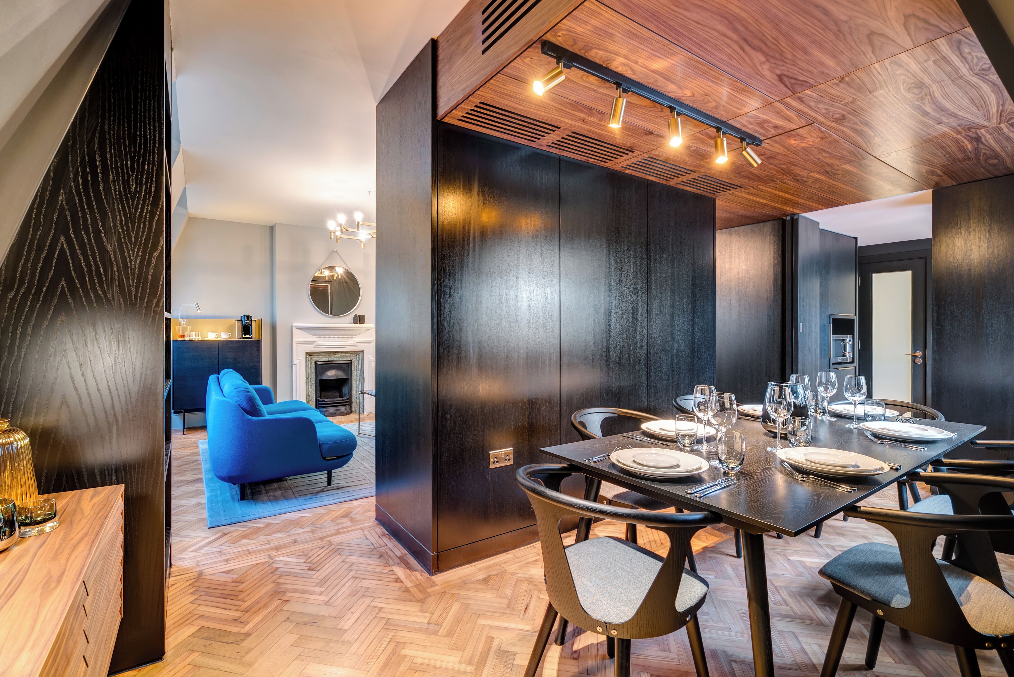 signature suite, 2 bedrooms, kitchenette with club lounge access | dining room