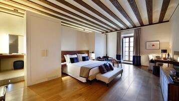 Habitación superior | 1 dormitorio, ropa de cama de alta calidad, caja fuerte y escritorio