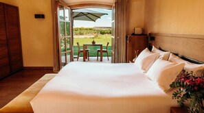 Sengetøy av topp kvalitet, safe på rommet og skrivebord