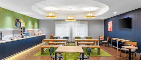 Free daily continental breakfast