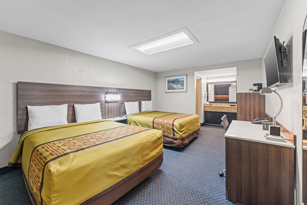 Deluxe Room, 2 Queen Beds, Non Smoking