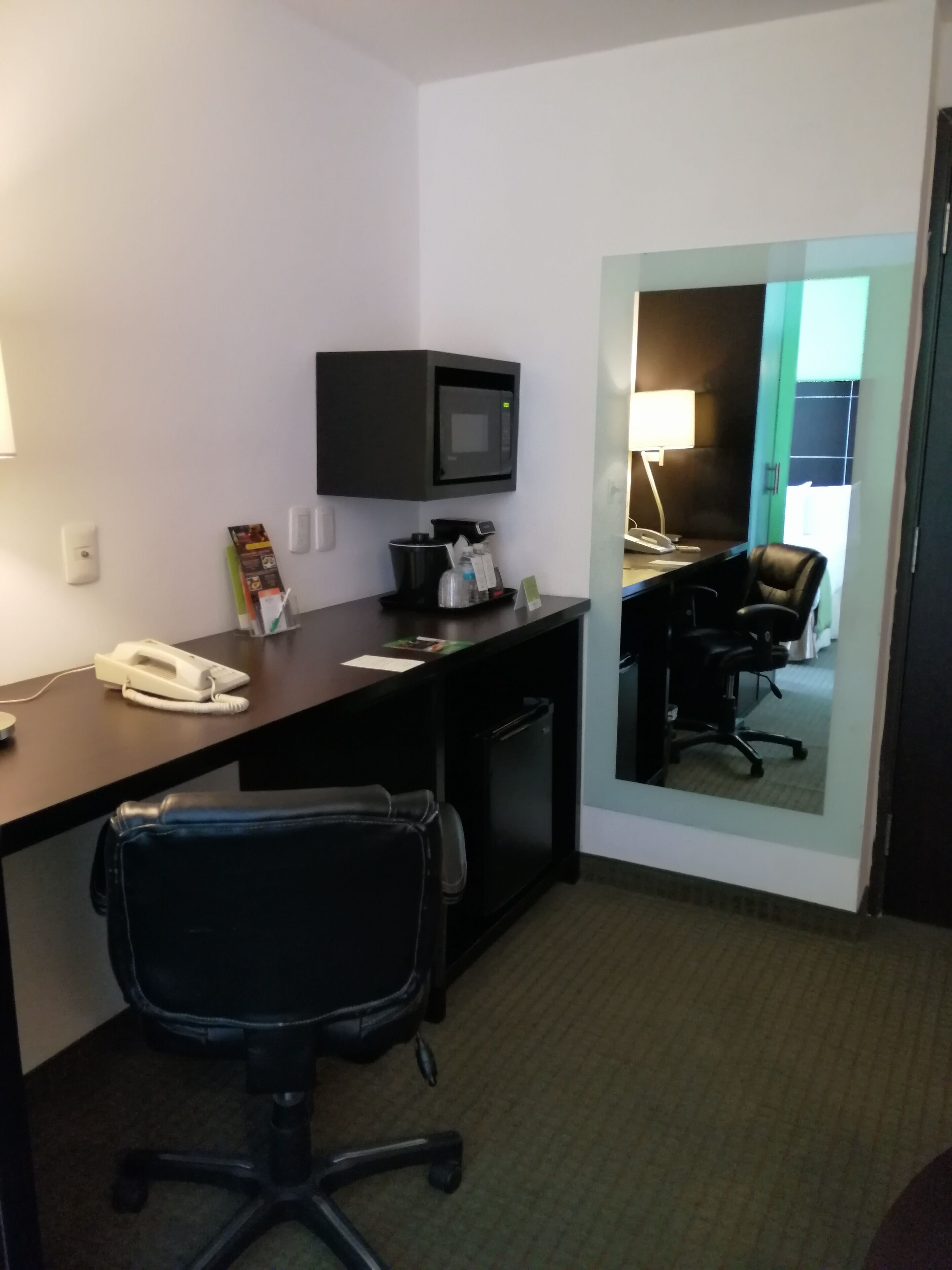 deluxe suite, 2 double beds, non smoking (deluxe family suite) | 1 bedroom, down duvets, pillow-top beds, free wifi