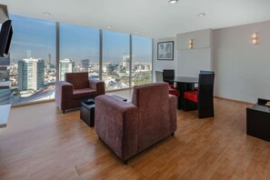 Suite Présidentielle, plusieurs lits, non-fumeurs (City/Mountain View) | Couette en duvet d'oie, surmatelas, Wi-Fi gratuit, draps fournis