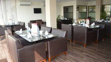 Dagelijks ontbijtbuffet inbegrepen