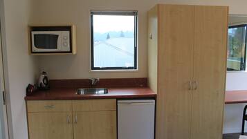 Superior King Studio Room | Private kitchen