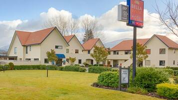 A motel with multiple buildings, a sign indicating a 50+ age group, and a rating of 3 stars.