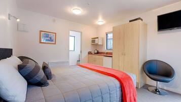 Superior Studio, 1 Queen Bed