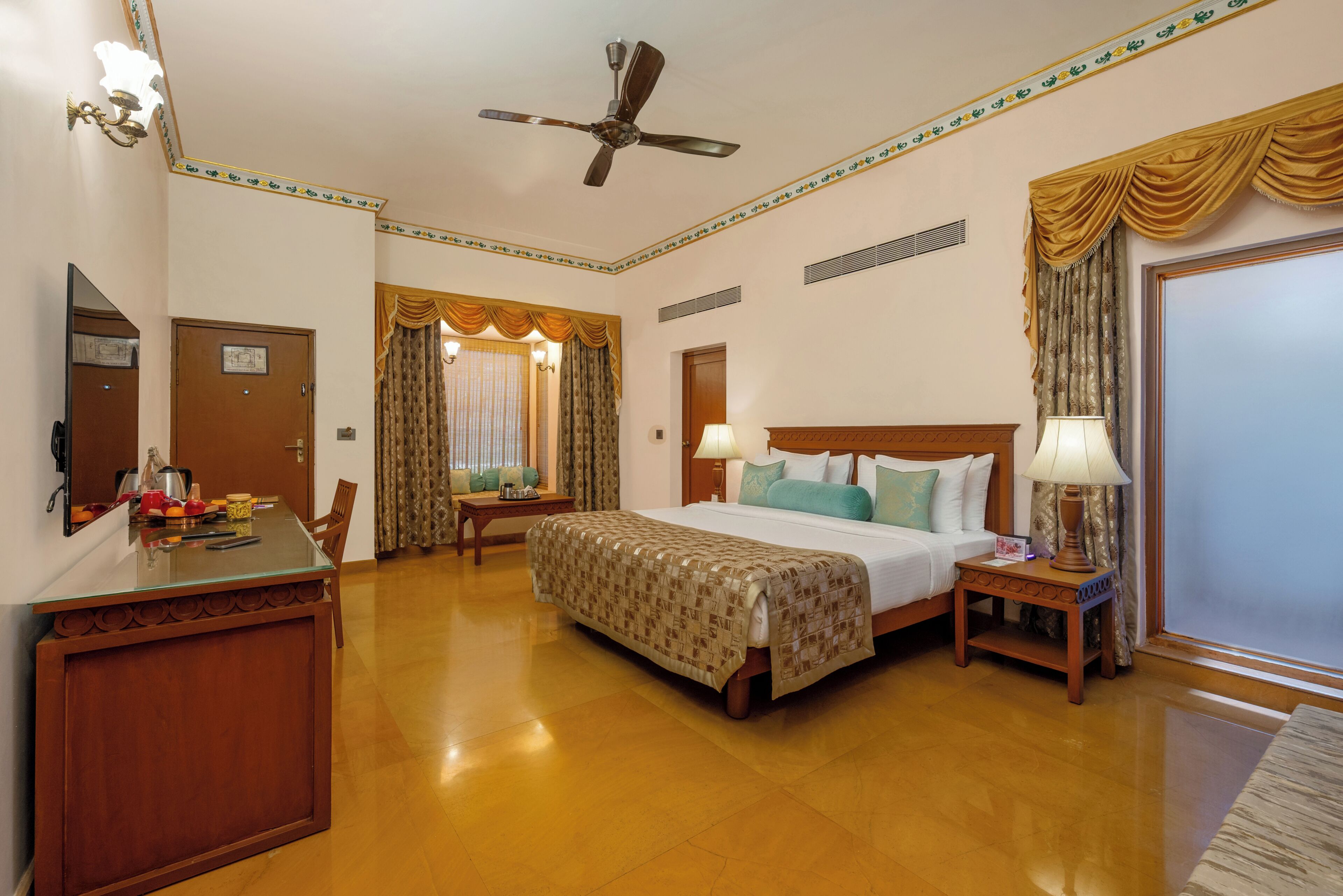 Premium bedding, in-room safe, desk, laptop workspace