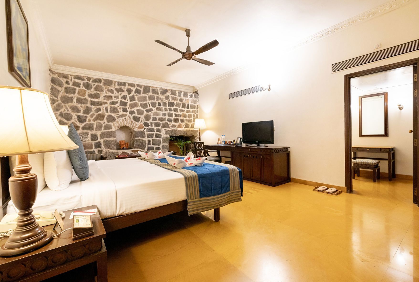 Premium bedding, in-room safe, desk, laptop workspace