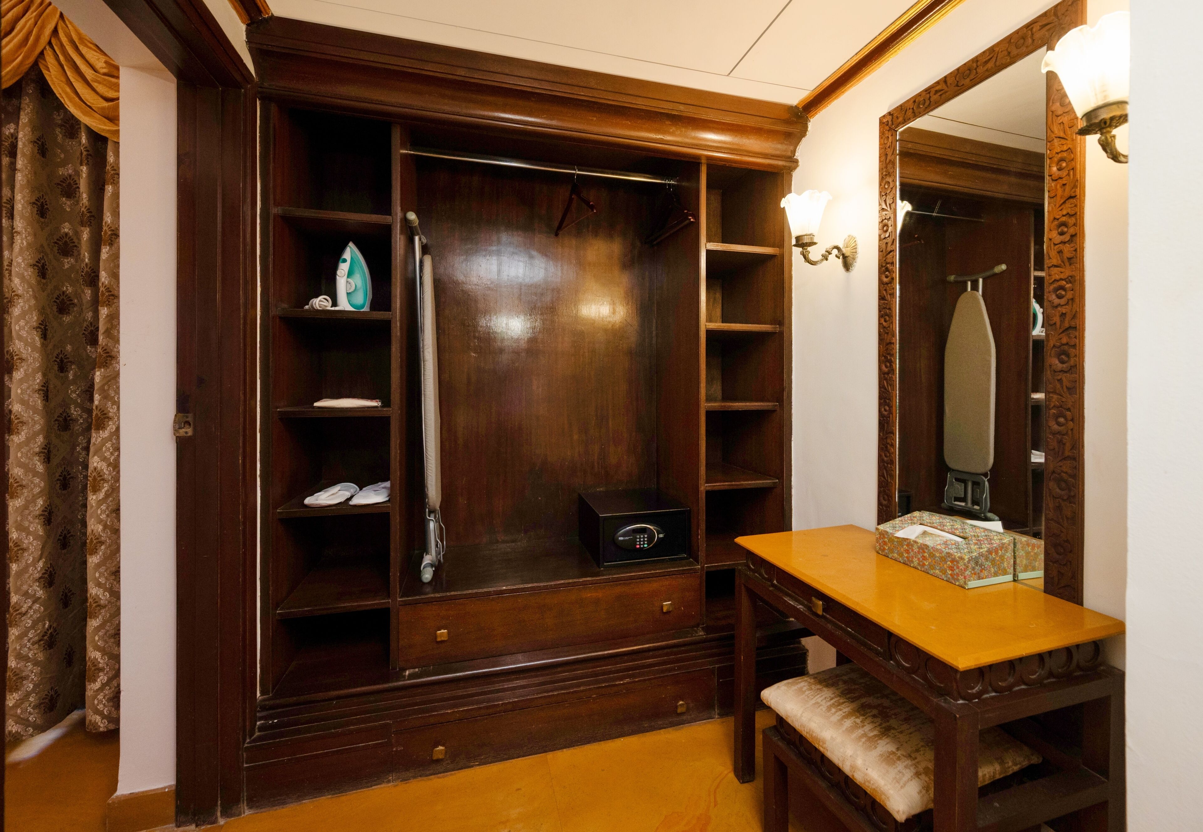 Room amenity