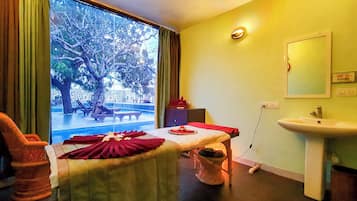 Salas para tratamentos a dois, massagens tailandesas