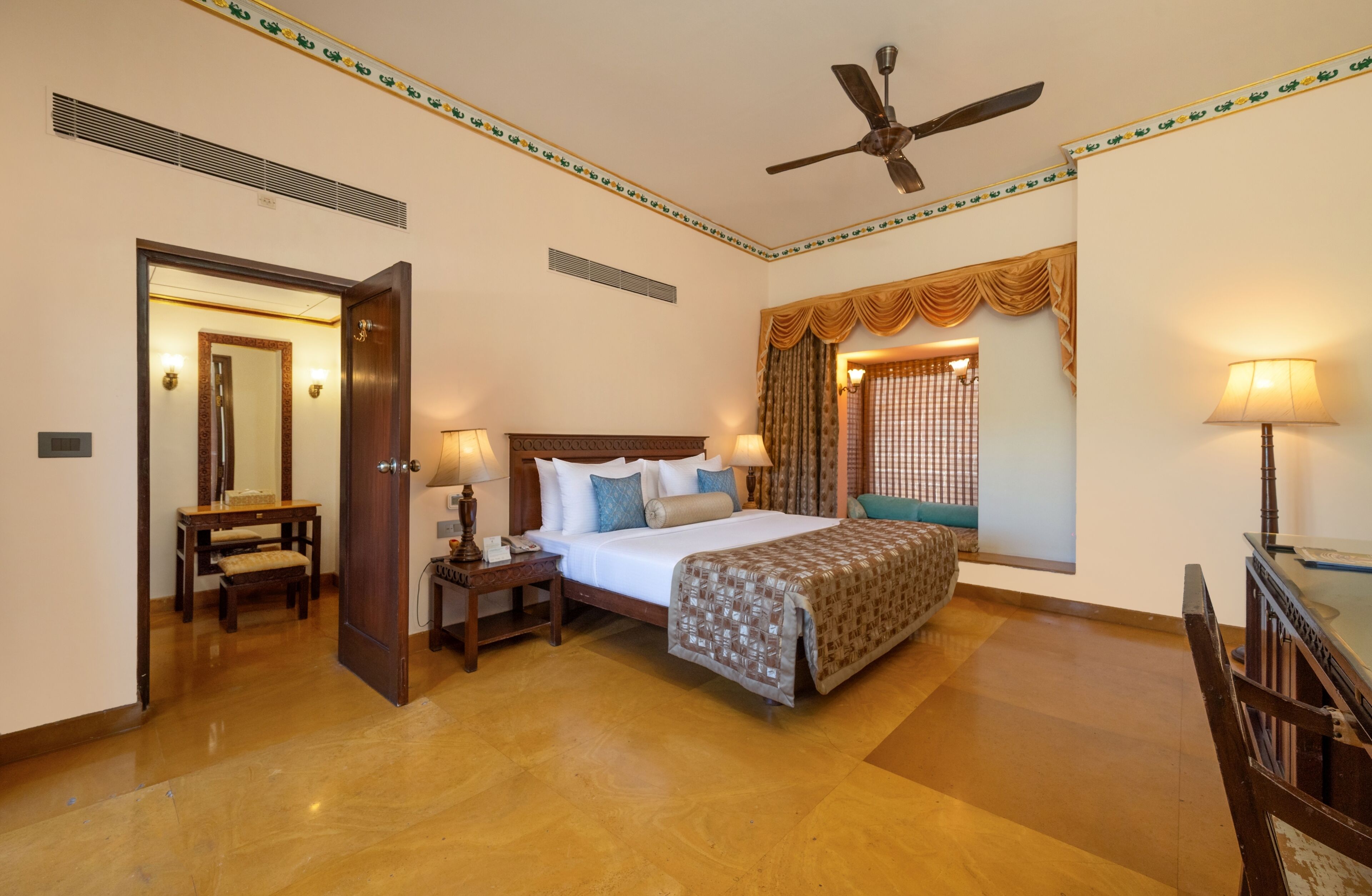 Premium bedding, in-room safe, desk, laptop workspace