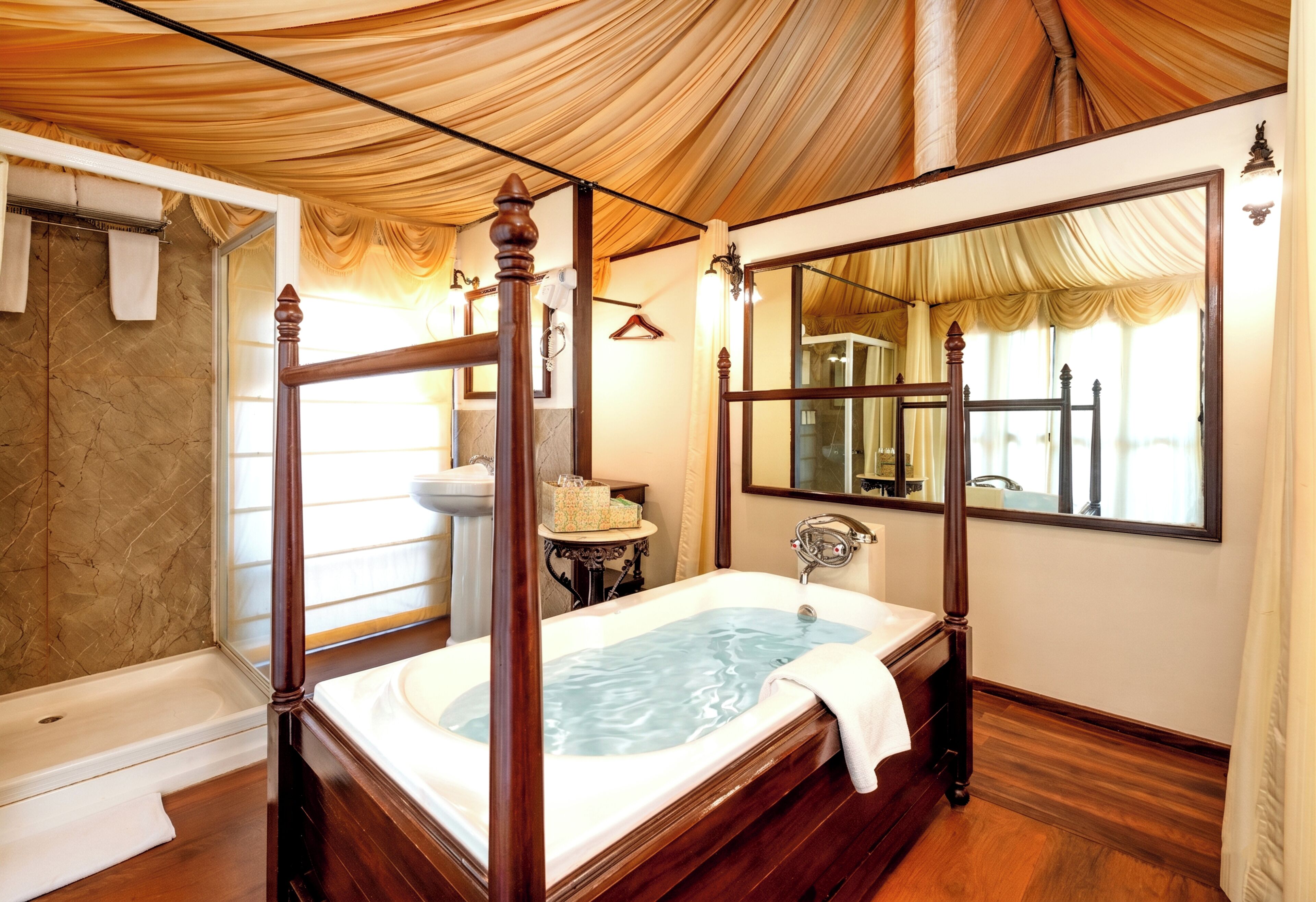 Museum Suite | Bathroom | Shower, free toiletries, hair dryer, slippers