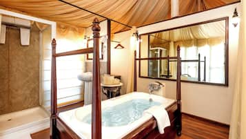 Museum Suite | Bathroom | Shower, free toiletries, hair dryer, slippers