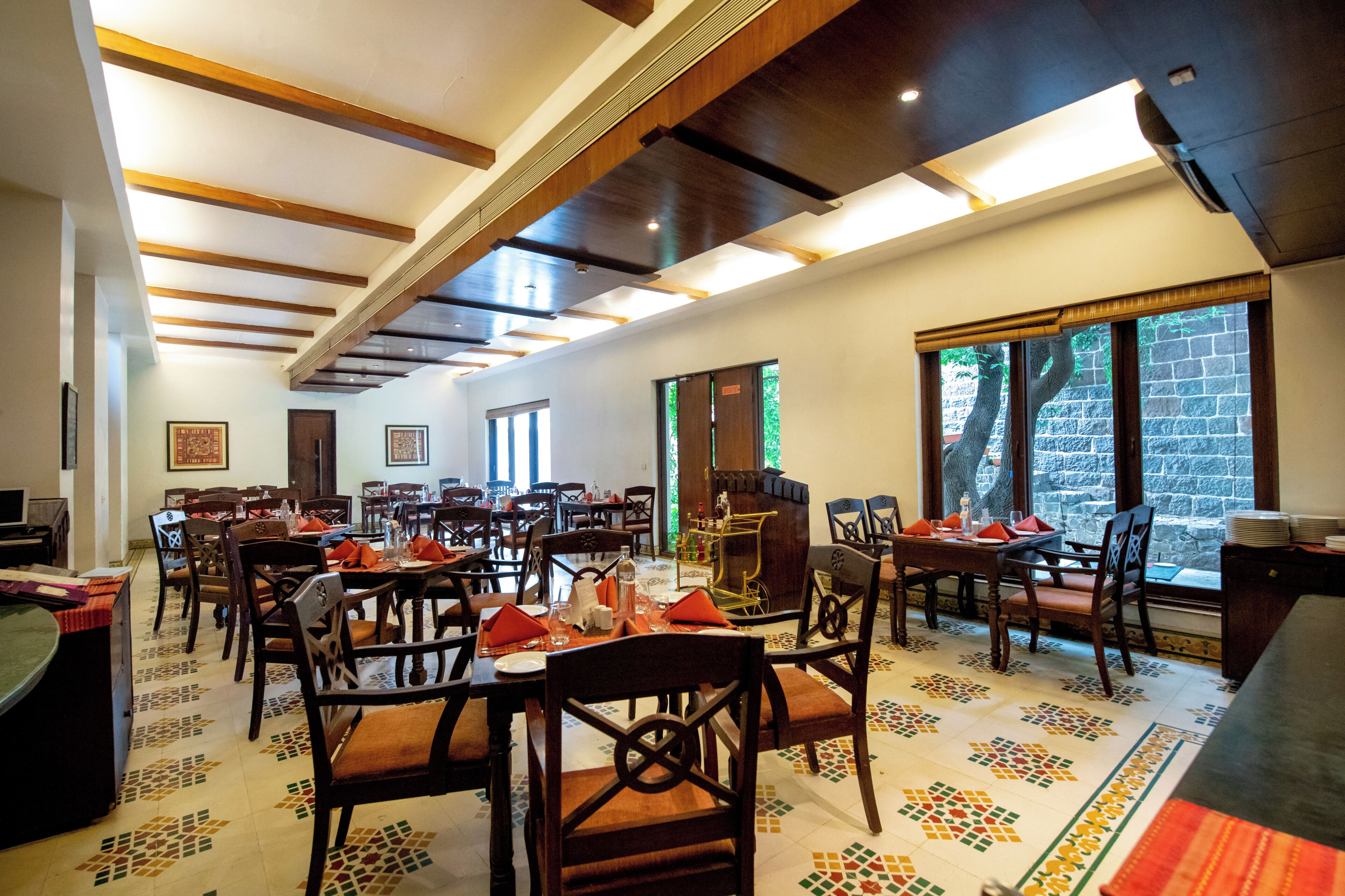 2 restaurants; breakfast, lunch, dinner, and brunch served