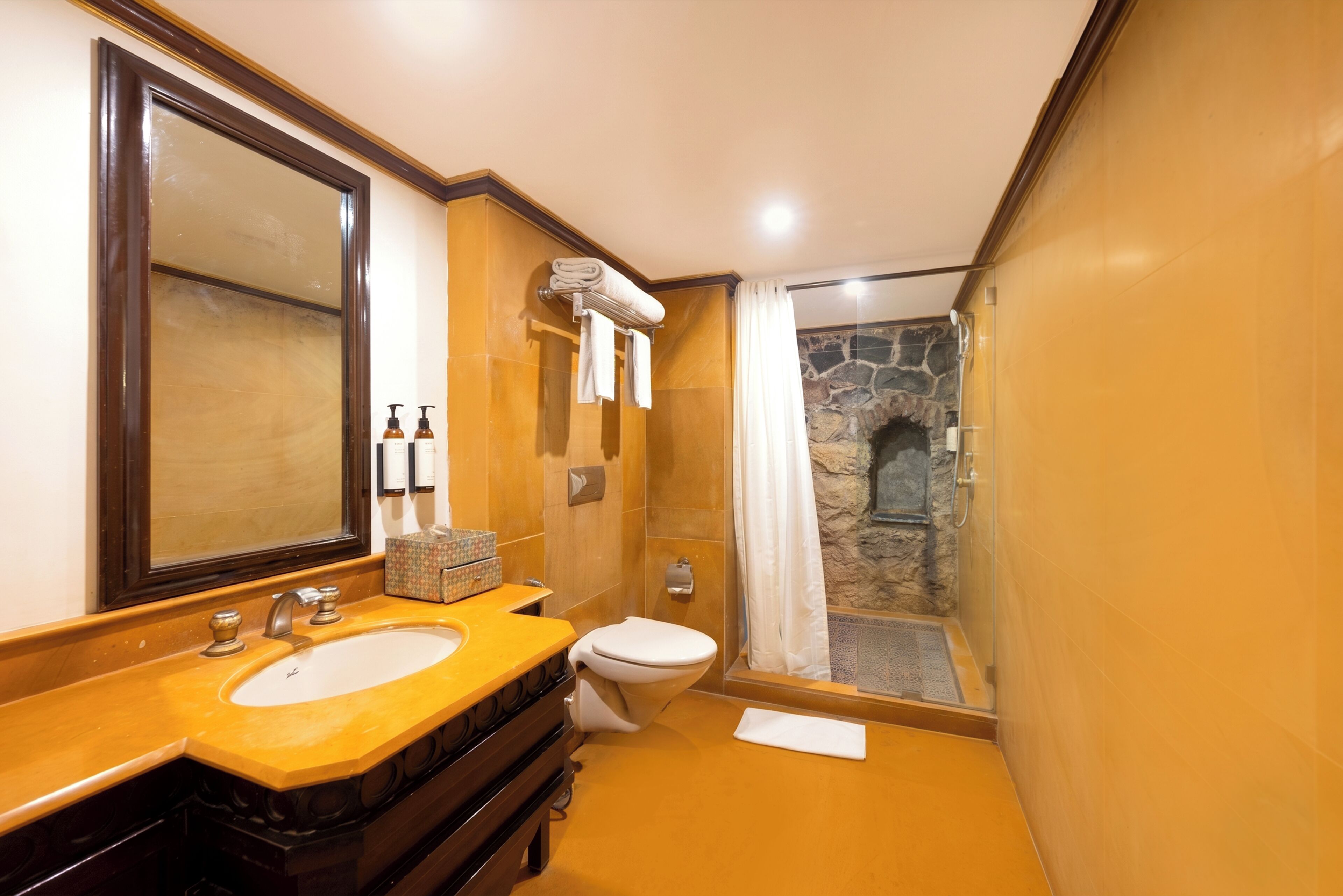 Kholi - Deluxe Room | Bathroom