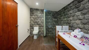 Neem Forest Cottage In Room SPA (Aroma/Swedish) for couple (45 min. with prior appointment) | Bathroom