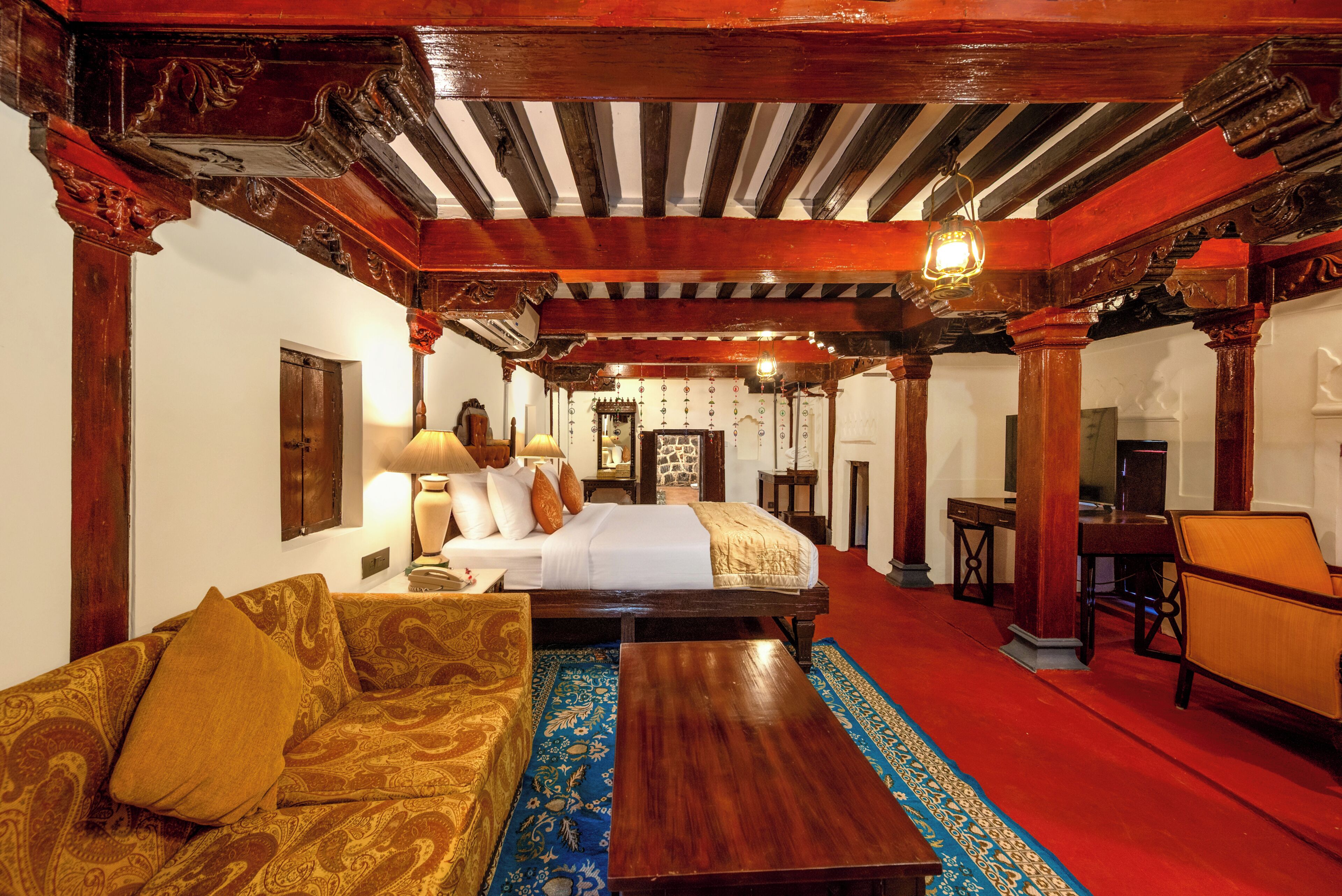 Premium bedding, in-room safe, desk, laptop workspace