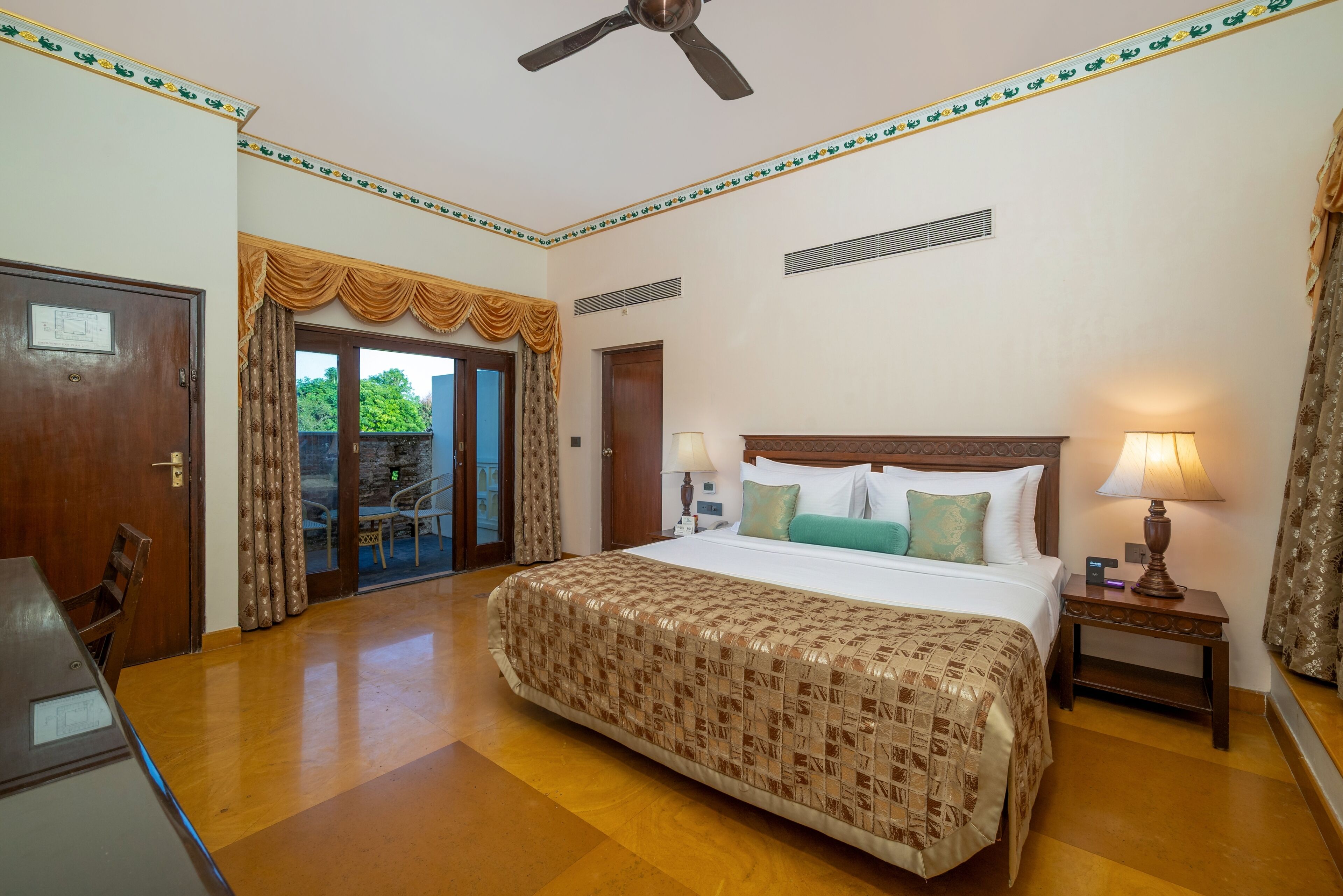 Hill View Daalan - Premium Hill View Room | Balkong