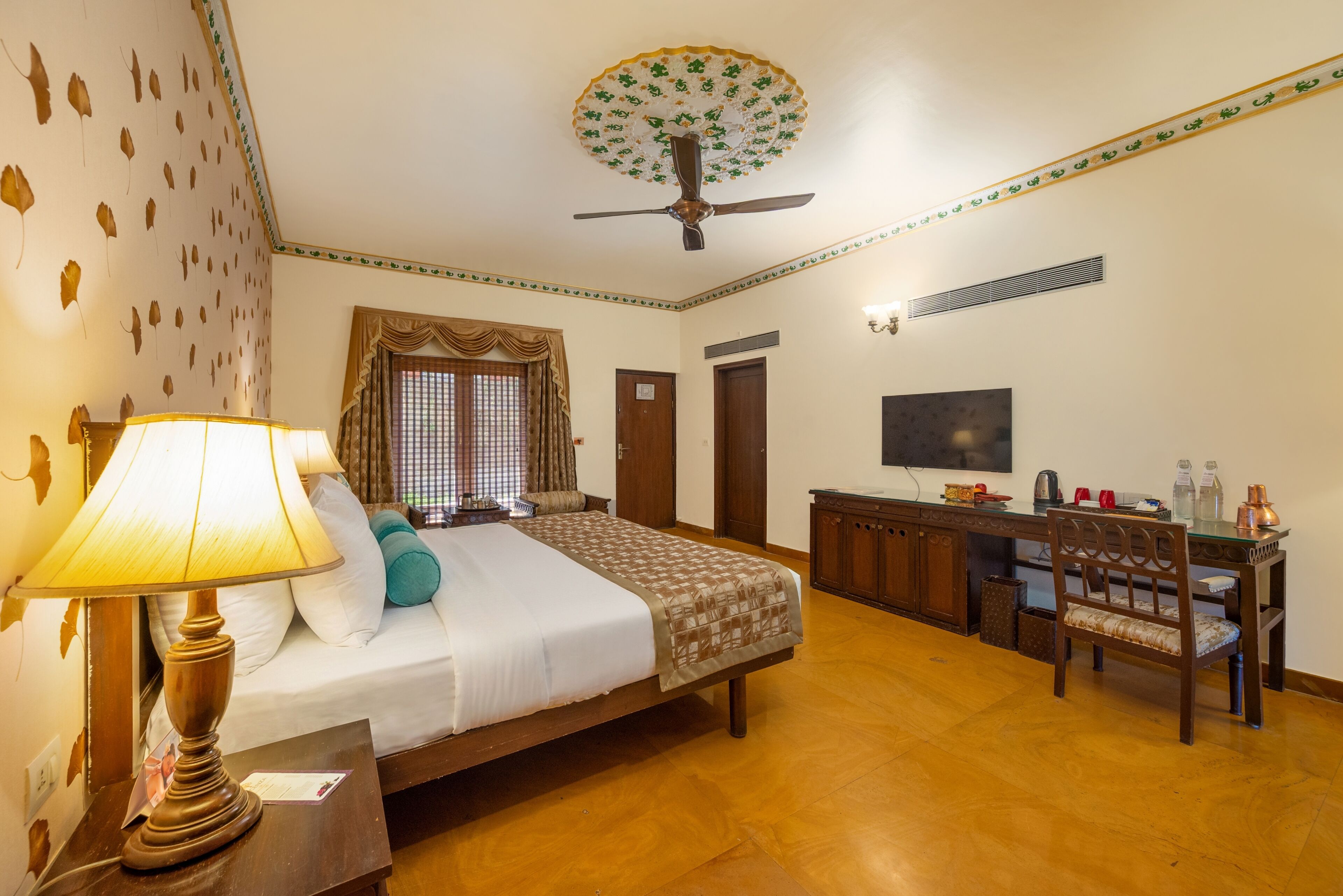 Premium bedding, in-room safe, desk, laptop workspace