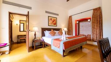 Hill View Daalan - Premium Hill View Room | Premium bedding, in-room safe, laptop workspace, soundproofing