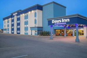 Exterior - Days Inn & Conference Centre by Wyndham Camrose Norsemen (Camrose)