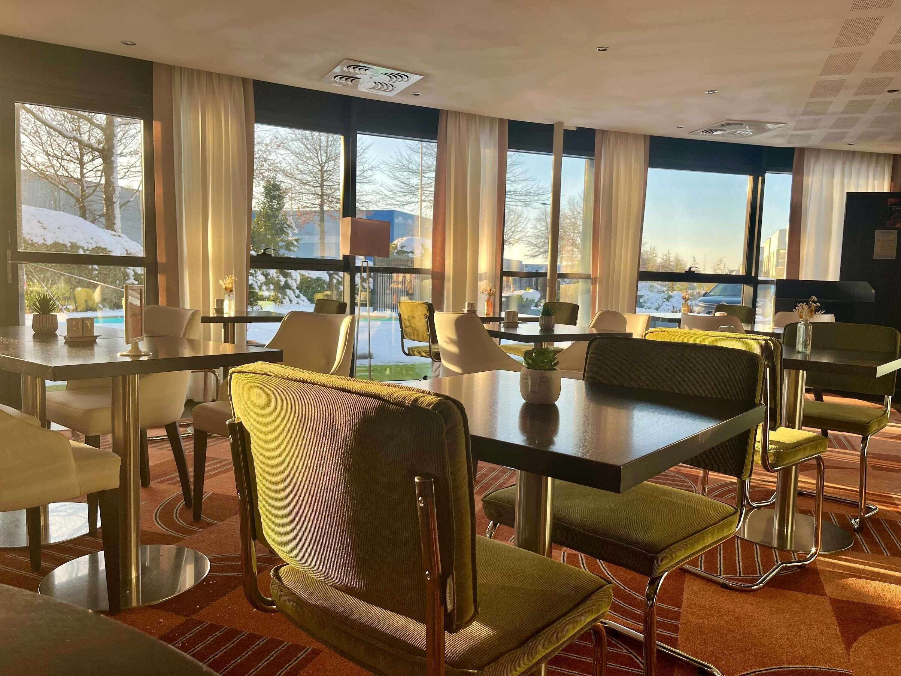 Tägliches Frühstücksbuffet (13.90 EUR pro Person)