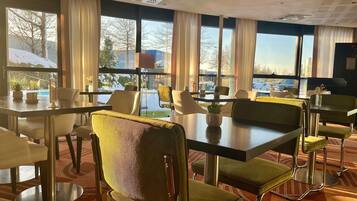 Daily buffet breakfast (EUR 13.90 per person)