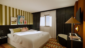 標準雙人或雙床房 | 高級寢具、書桌、手提電腦工作空間、遮光窗簾/窗簾