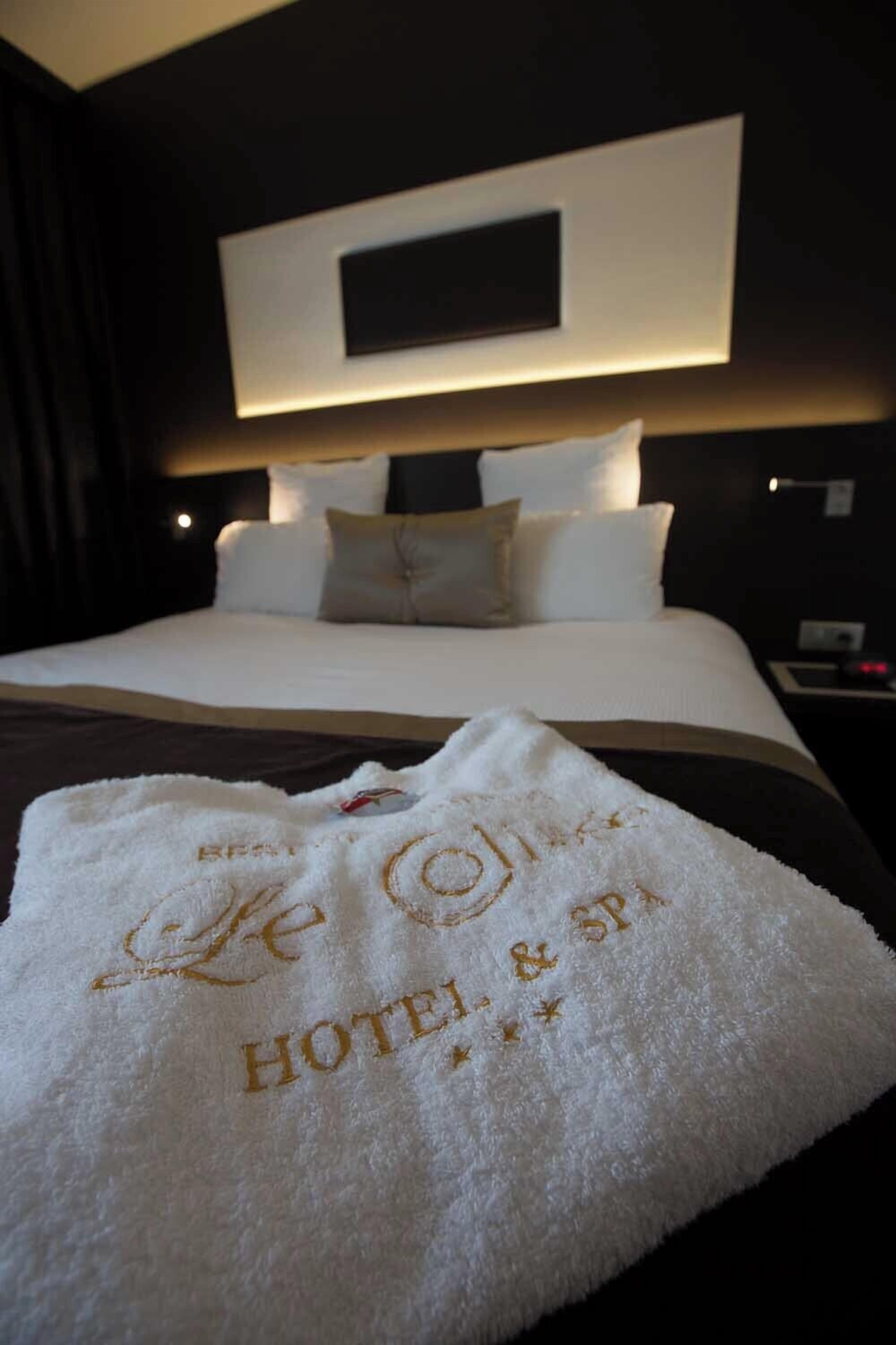 family suite | 1 bedroom, premium bedding, desk, laptop workspace