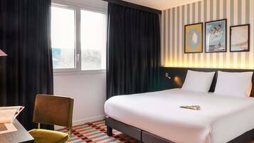 Suite, 1 King Bed with Sofa bed