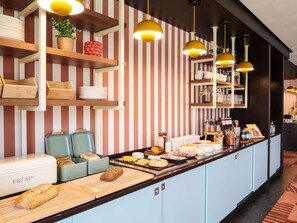 Free daily buffet breakfast  - ibis Styles Nantes Saint Herblain (Saint-Herblain)