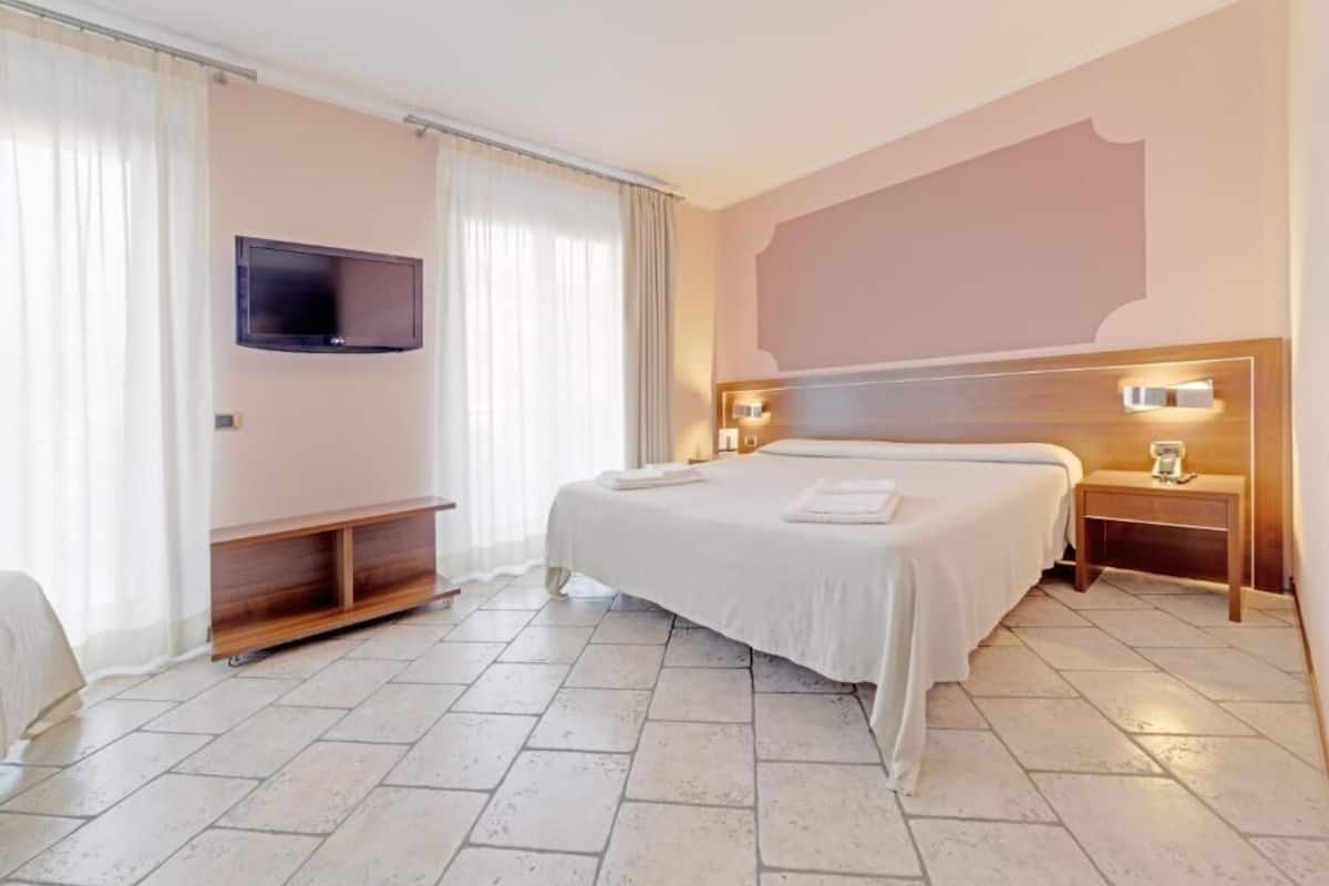 1 bedroom, pillowtop beds, in-room safe, desk