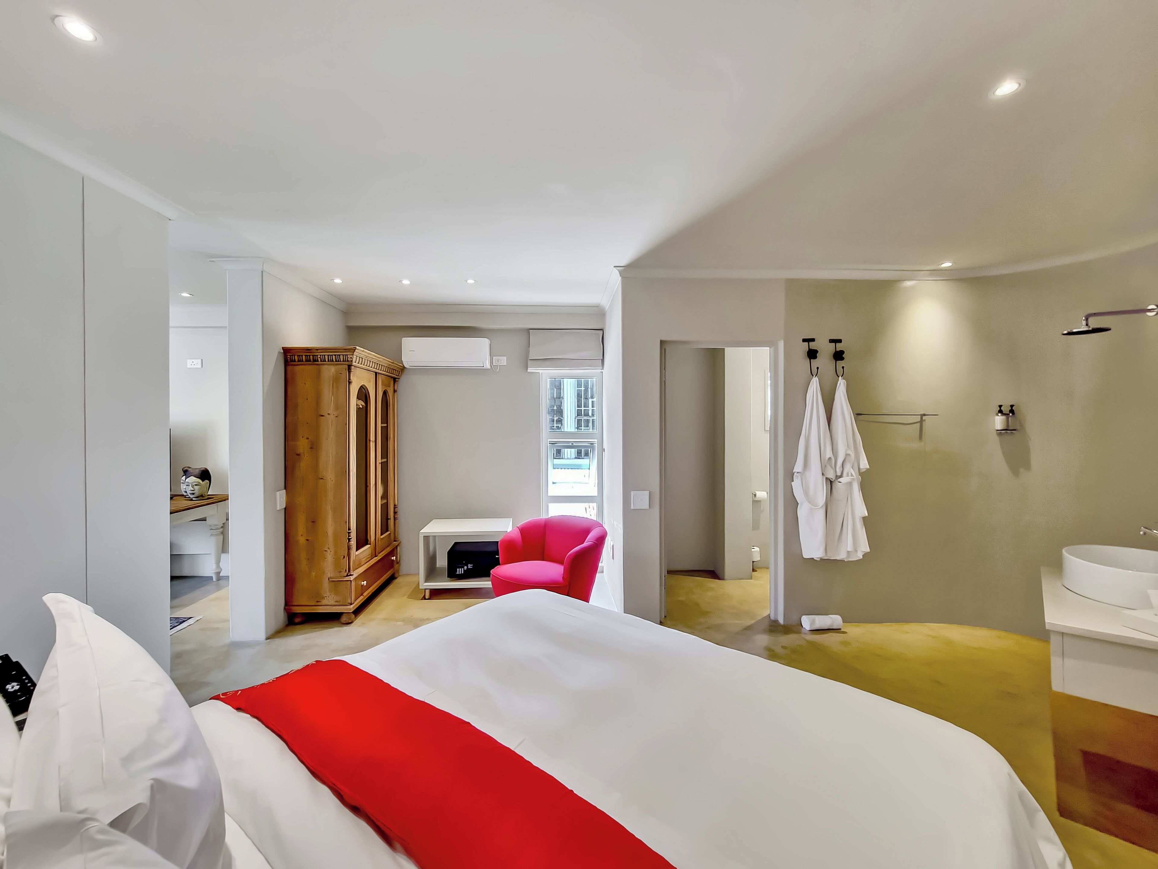 1 bedroom, Egyptian cotton sheets, premium bedding, in-room safe