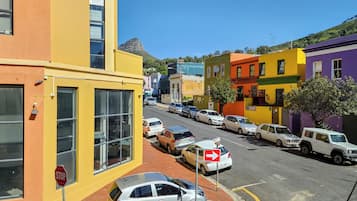 Deluxe Suite 102 / Bath & Rain Shower | City view