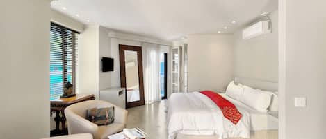 Deluxe Suite 202 / Bath & Rain Shower | 1 bedroom, Egyptian cotton sheets, premium bedding, in-room safe