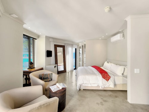 Rouge on Rose Boutique Hotel