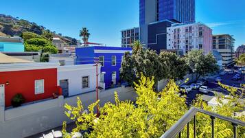 Deluxe Suite 203 / Kitchenette | City view