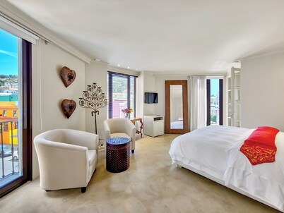 Rouge on Rose Boutique Hotel