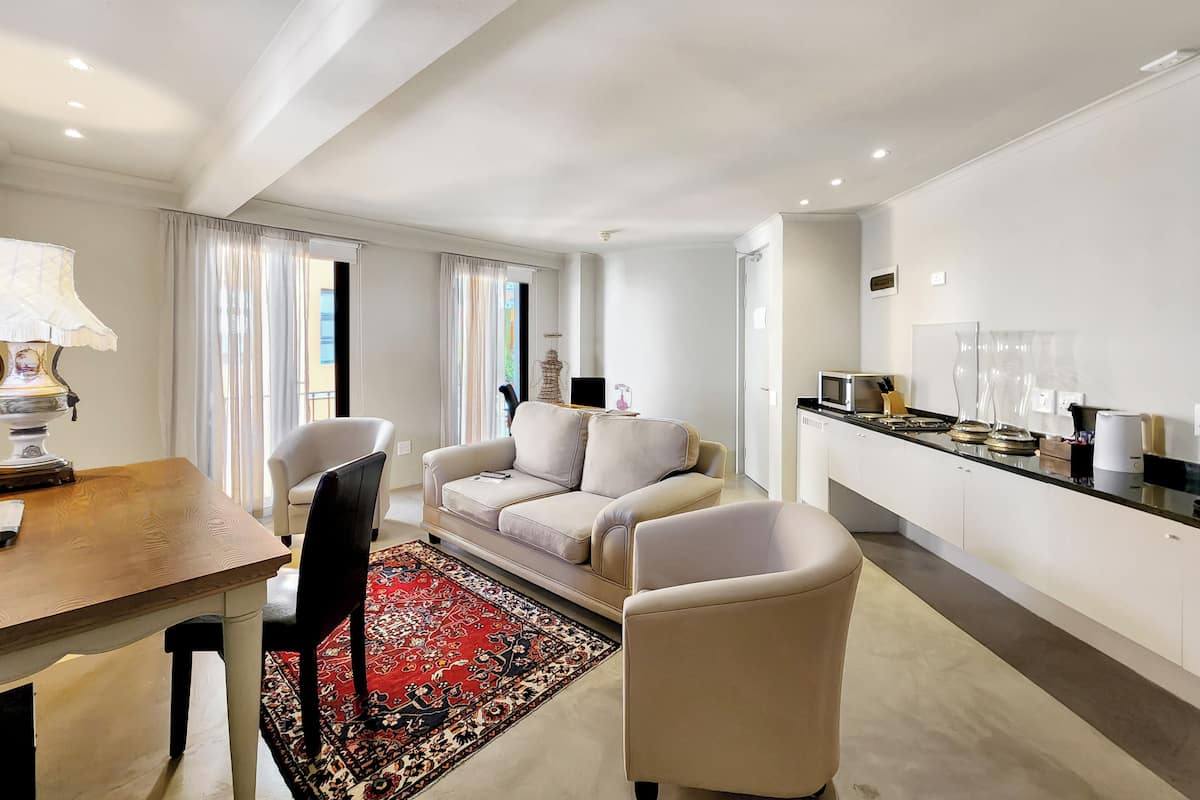 1 bedroom, Egyptian cotton sheets, premium bedding, in-room safe