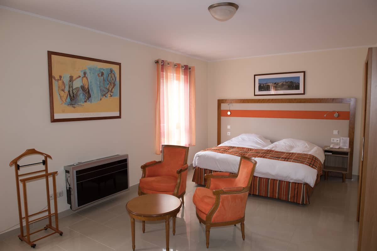 Family Room (2 Adults 2 Children) | In-room safe, desk, blackout curtains, soundproofing