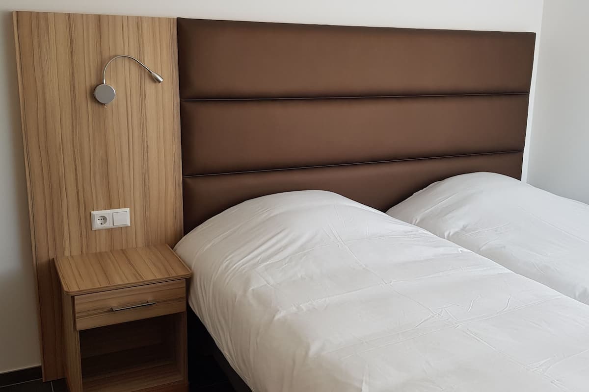 Comfort Duplex | In-room safe, desk, blackout curtains, soundproofing