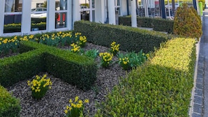A hotel with a white facade, multiple windows, and a sign reading "GULLIVER". - Hotel Gulliver (Käerjeng)