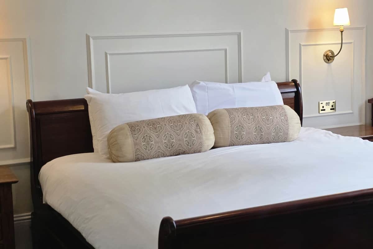 Signature-Zimmer | Hochwertige Bettwaren, Schreibtisch, schallisolierte Zimmer