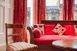 Roba de llit d'alta qualitat, escriptori i habitacions insonoritzades 