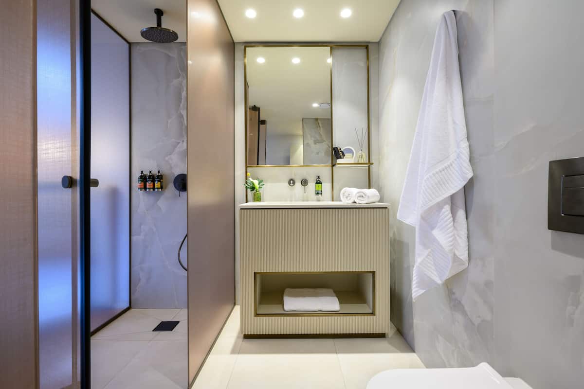 1 bedroom, Egyptian cotton sheets, premium bedding, in-room safe