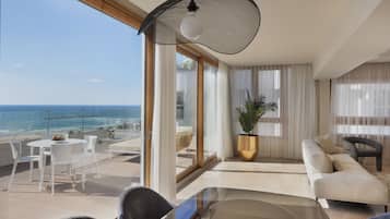 1 bedroom, Egyptian cotton sheets, premium bedding, in-room safe