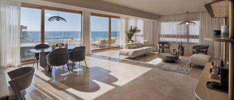 Jewel Suite | Egyptian cotton sheets, premium bedding, in-room safe, desk