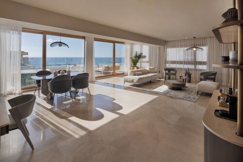 Jewel Beachfront Boutique Hotel