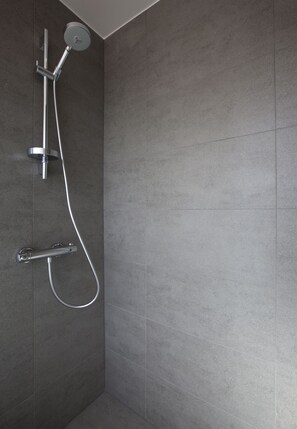 Bathroom shower - PassaDia B&B (Zwevegem)